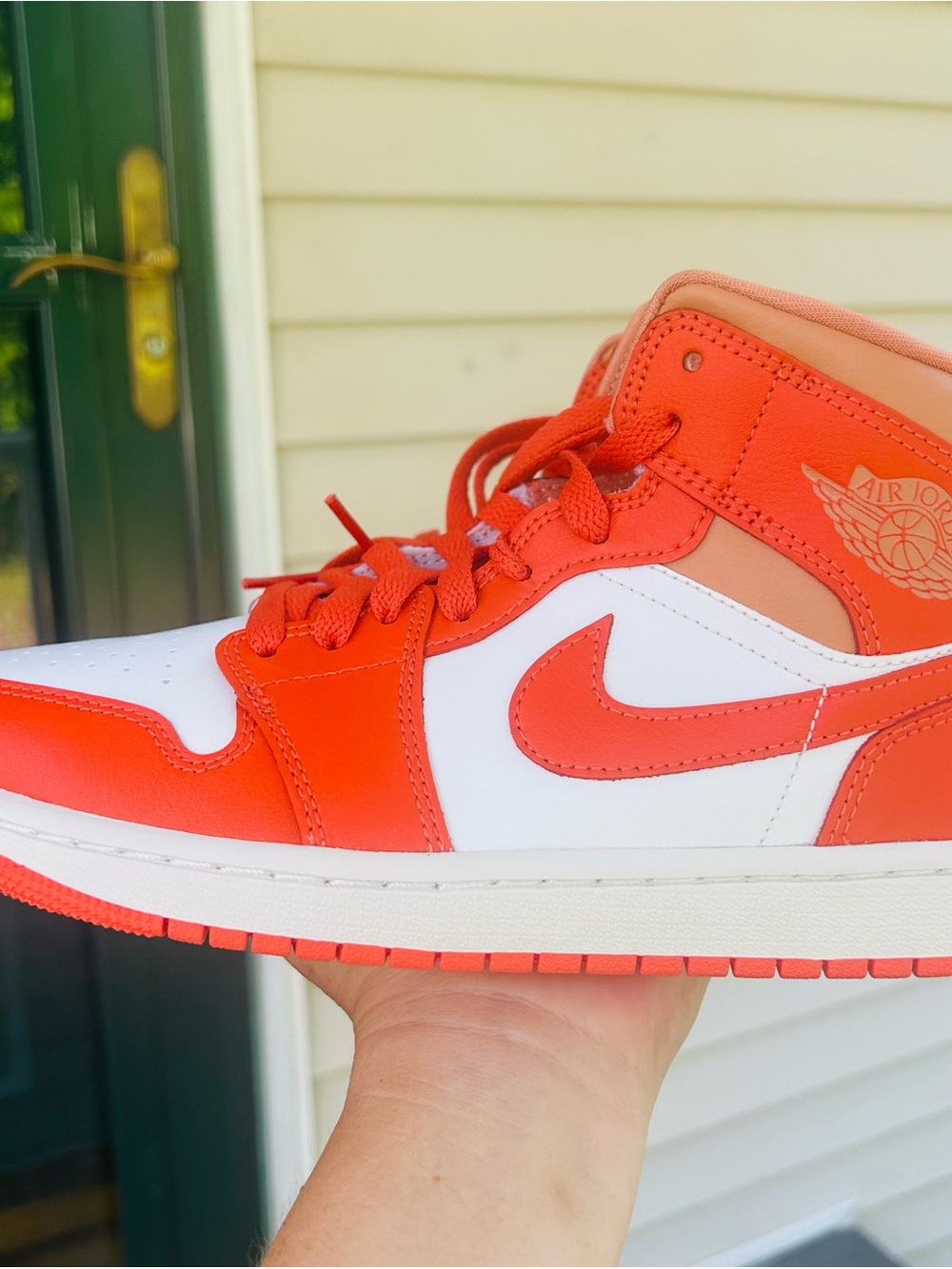 Women’s NIKE Jordan 1 Mid Cosmic Clay Size 8 - Picture 2 of 14